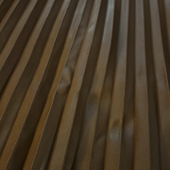 {Zara} NWT Faux Leather Pleated Mini Skirt - Picture 3 of 5
